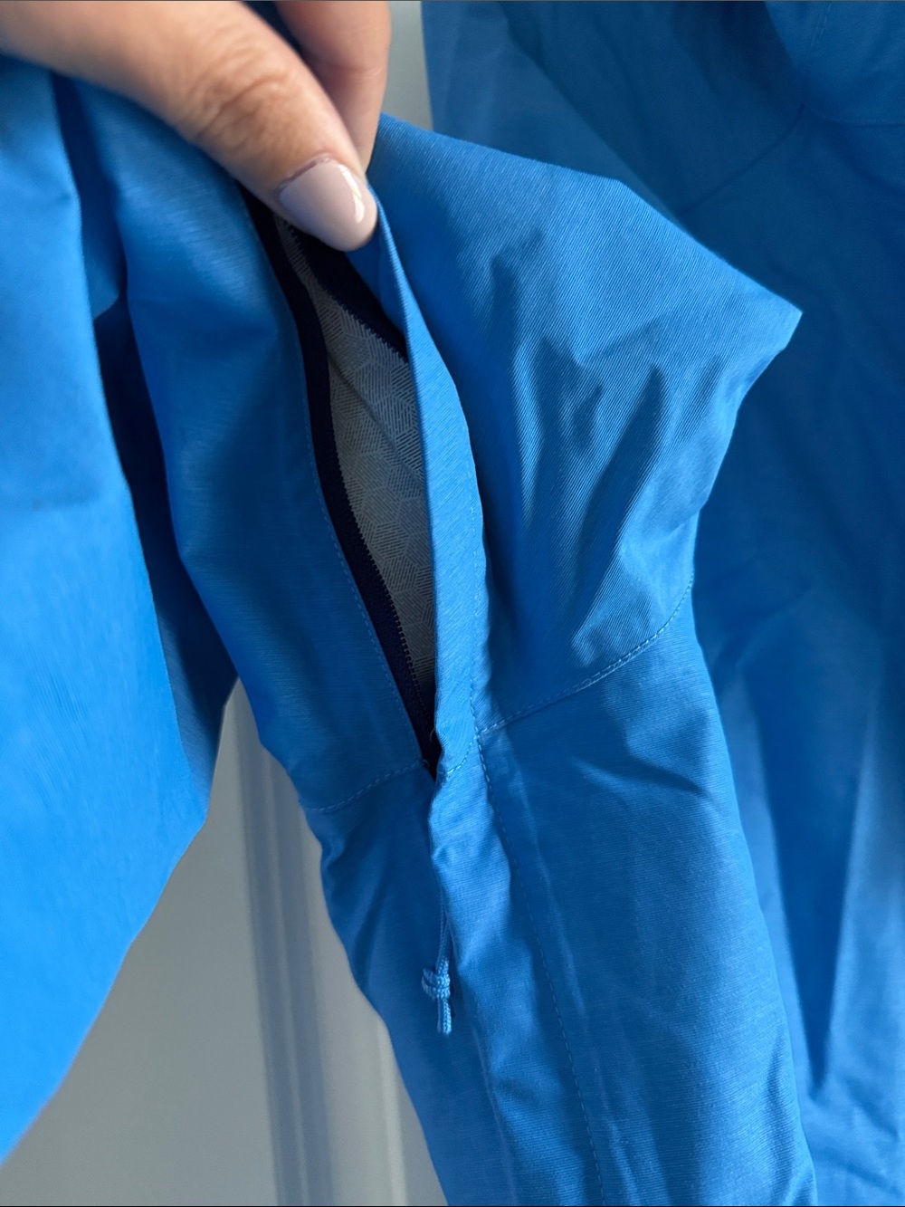 The North Face Bright Blue Hooded Shell Jacket - Like New - Picture 3 of 12